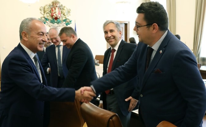 Служебното правителство продължава да работи за сигурността в доставките на